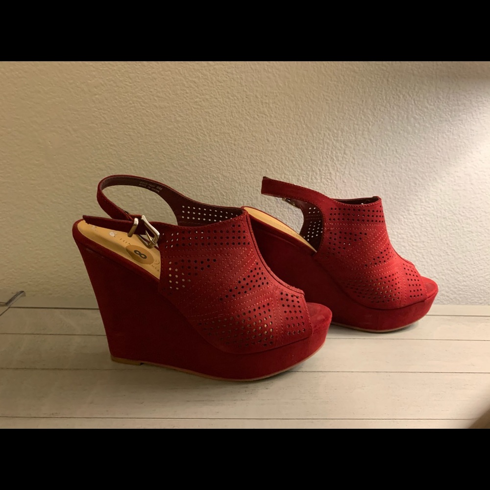Nearly New Chinese Laundry Burgundy Suede Wedges